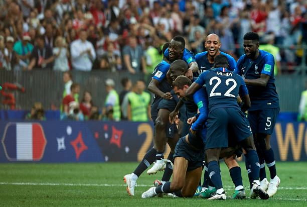 决定将他纳 决定将他纳